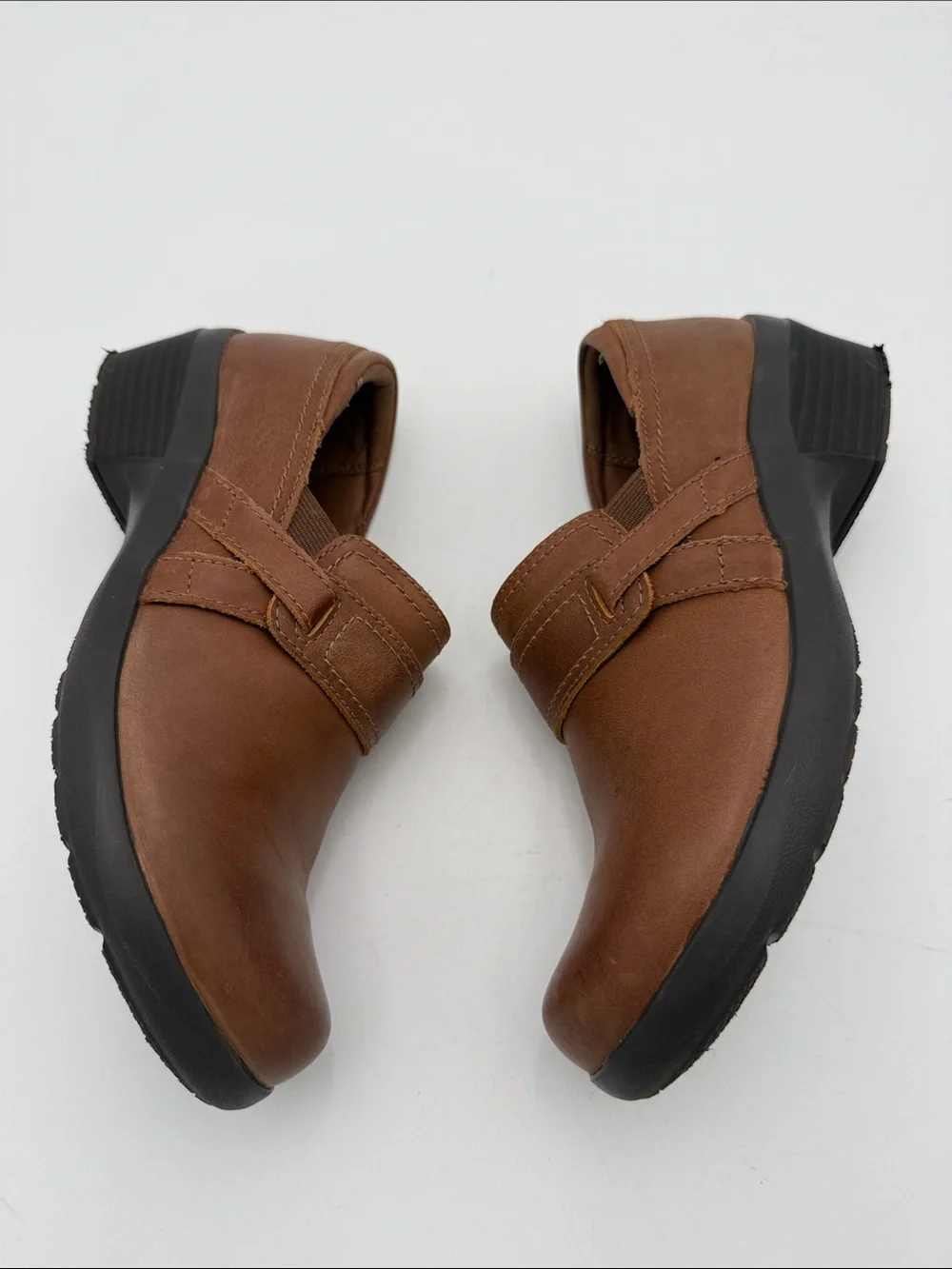 Clarks Brown Leather Slip-On Loafers Hook Strap women 7M casual comfort office